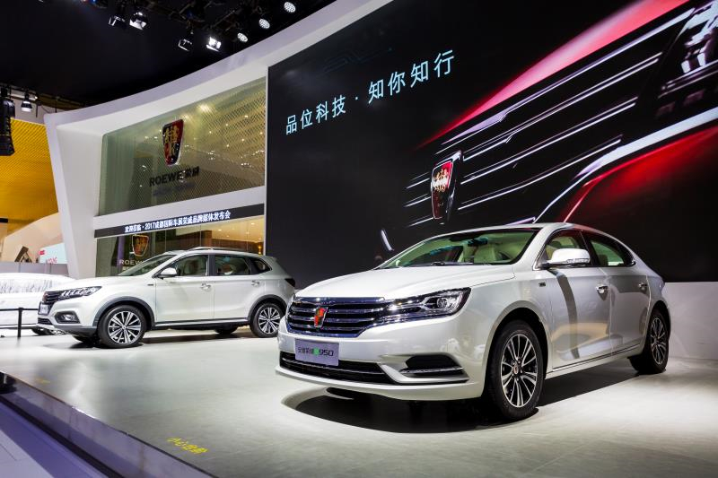 全新榮威950、榮威e950定義“高級(jí)轎車” 成都車展亮相售價(jià)16.88萬起 互聯(lián)網(wǎng)汽車上市一周年 系統(tǒng)升級(jí)帶來顛覆式進(jìn)化