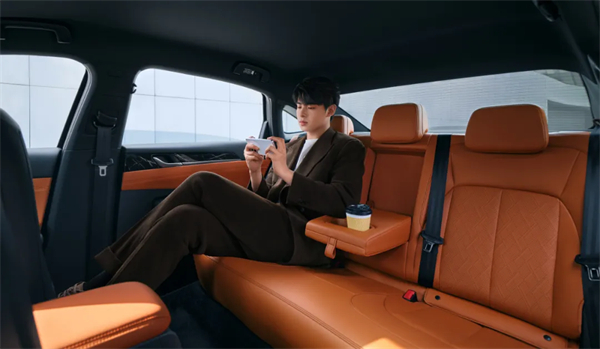 限時先享置換一口價！「10萬級600續(xù)航中級轎車」五菱星光2025款正式上市！